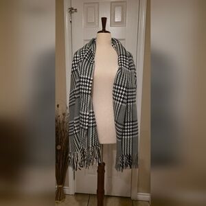 Chic Black and White Houndstooth Hooded Scarf/Shawl